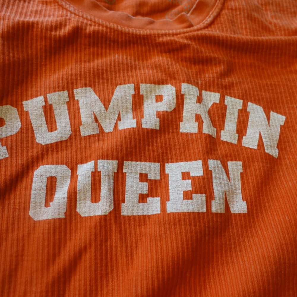ISO Pumpkin Queen Ribbed Pullover Top - Picture 6 of 8